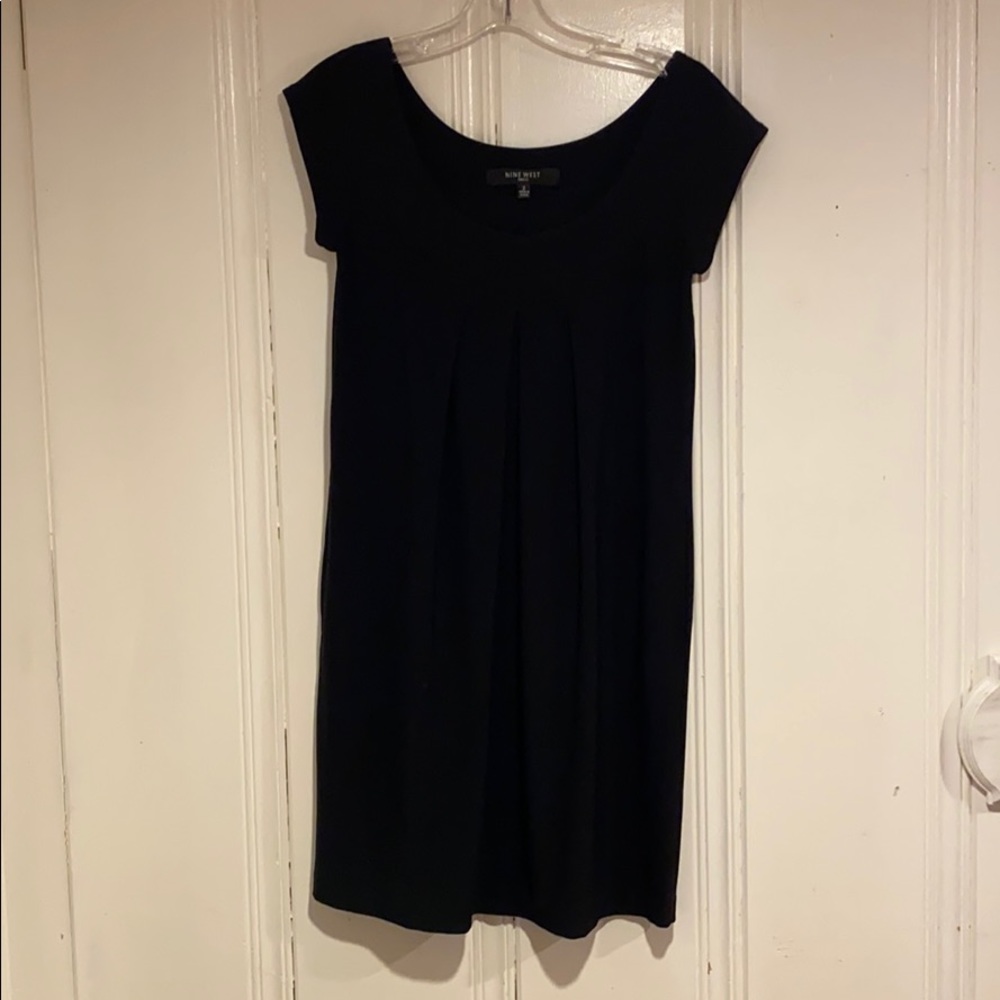 Simple black dress with pockets!